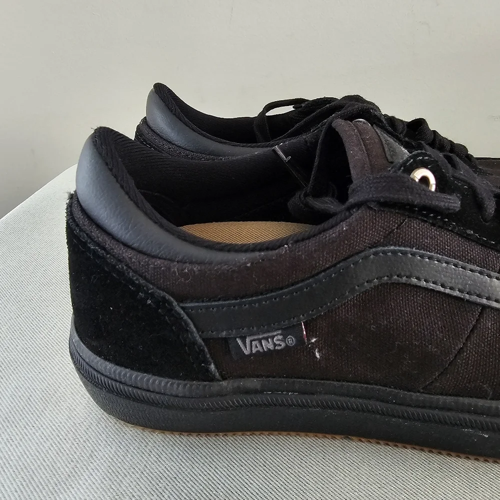 NWOB VANS Gilbert Crockett Pro Blackout Mens Lace Up Sneakers, Shoes